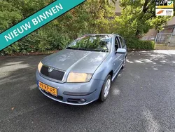 Grijs, metallic lak Gebruikt 2005 Skoda Fabia Elegance Stationwagen | € 1.499 (Eerlijke prijs)