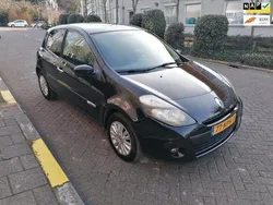 Zwart Gebruikt 2010 Renault Clio II Collection Hatchback | € 3.350 (Eerlijke prijs)