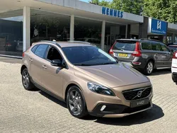 Bruin Gebruikt 2013 Volvo V40 CC Summum Stationwagen | € 17.450 (Eerlijke prijs)