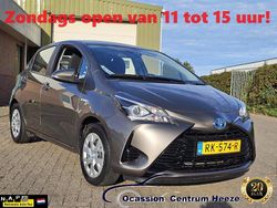 Grijs (metallic) Gebruikt 2017 Toyota Yaris Hybrid Hatchback | € 14.899 (Eerlijke prijs)