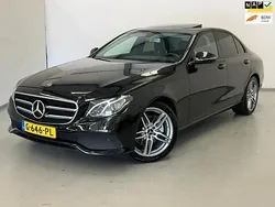 Zwart, metallic lak Gebruikt 2019 Mercedes E220 AMG Sedan | € 24.750 (Super prijs)