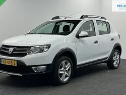 Wit Gebruikt 2016 Dacia Sandero Lauréate Hatchback | € 8.000 (Iets duurder)