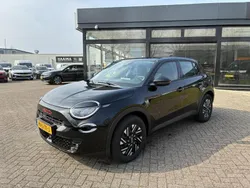 Zwart Nieuw 2025 Fiat 600E Red SUV | € 37.645