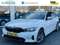 Wit Gebruikt 2020 BMW 330 Executive Stationwagen | € 24.950 (Goede deal)