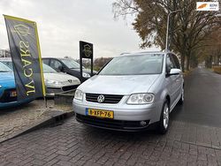 Grijs (metallic) Gebruikt 2006 VW Touran Highline MPV | € 2.950 (Iets duurder)