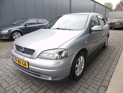 Grijs Gebruikt 2004 Opel Astra Njoy Hatchback | € 995 (Eerlijke prijs)