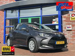 Grijs Gebruikt 2021 Toyota Yaris Hybrid Active Hatchback | € 19.995 (Eerlijke prijs)