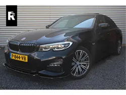 Zwart, metallic lak Gebruikt 2022 BMW 320 M Sport Sedan | € 31.950 (Eerlijke prijs)