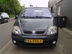 Grijs, metallic lak Gebruikt 2001 Renault Mégane Dynamique Hatchback | € 750 (Eerlijke prijs)