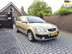 Beige Gebruikt 2009 Kia Rio Hatchback | € 4.499 (Eerlijke prijs)