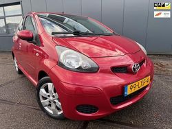 Rood Gebruikt 2010 Toyota Aygo Hatchback | € 4.199 (Eerlijke prijs)
