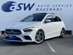 Wit, metallic lak Gebruikt 2023 Mercedes B200 AMG line MPV | € 39.950