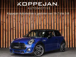 Blauw, metallic lak Gebruikt 2019 Mini John Cooper Works Hatchback | € 21.850 (Eerlijke prijs)