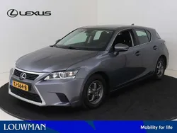 Grijs, metallic lak Gebruikt 2015 Lexus CT200h Hatchback | € 15.945 (Iets duurder)