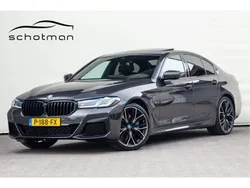 Grijs Gebruikt 2022 BMW 530 Sedan | € 38.500 (Eerlijke prijs)