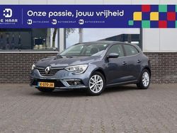 Grijs, andere lak Gebruikt 2020 Renault Mégane IV LIMITED Hatchback | € 14.900 (Eerlijke prijs)