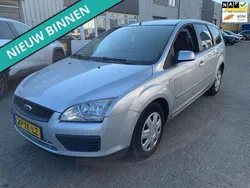 Grijs, metallic lak Gebruikt 2007 Ford Focus Trend Stationwagen | € 999 (Eerlijke prijs)