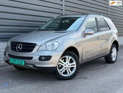 Grijs, metallic lak Gebruikt 2006 Mercedes ML280 SUV | € 3.250 (Super prijs)