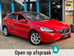 Rood, metallic lak Gebruikt 2018 Volvo V40 Stationwagen | € 10.500 (Eerlijke prijs)