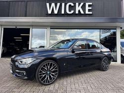 Zwart Gebruikt 2016 BMW 330e Executive Sedan | € 16.900 (Eerlijke prijs)