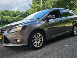 Bruin Gebruikt 2011 Ford Focus Titanium Stationwagen | € 1.950 (Eerlijke prijs)