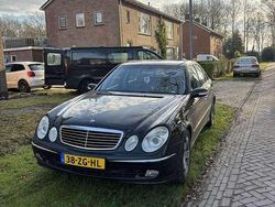 Zwart Gebruikt 2002 Mercedes E320 Classic Sedan | € 4.500