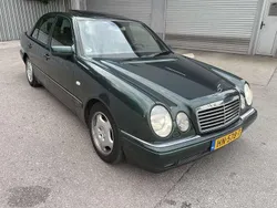 Groen Gebruikt 1995 Mercedes E320 Avantgarde Sedan | € 6.999
