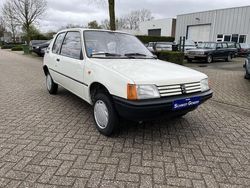 Wit Gebruikt 1990 Peugeot 205 Hatchback | € 14.500