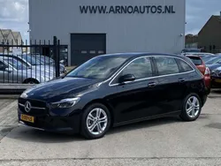 Zwart Gebruikt 2023 Mercedes B180 Luxury MPV | € 35.995 (Eerlijke prijs)
