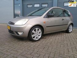 Grijs Gebruikt 2004 Ford Fiesta Futura Hatchback | € 2.250 (Eerlijke prijs)