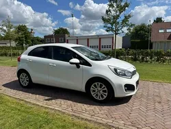 Wit Gebruikt 2014 Kia Rio Hatchback | € 6.750 (Eerlijke prijs)