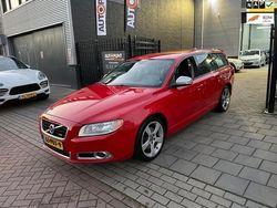 Rood, metallic lak Gebruikt 2011 Volvo V70 R-Design Stationwagen | € 5.999 (Eerlijke prijs)