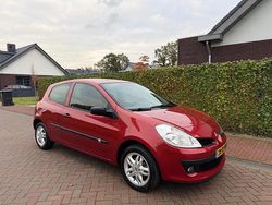 Rood Gebruikt 2007 Renault Clio II Business Hatchback | € 2.950 (Eerlijke prijs)