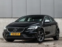 Zwart Gebruikt 2018 Volvo V40 R-Design Stationwagen | € 14.480 (Eerlijke prijs)
