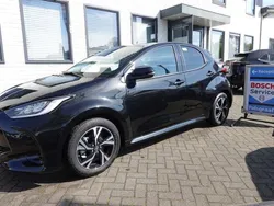 Zwart, metallic lak Nieuw 2025 Toyota Yaris Hybrid Comfort Hatchback | € 27.950 (Goede deal)