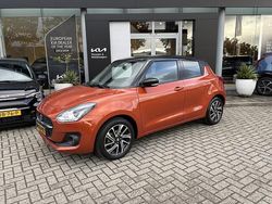 Oranje Gebruikt 2021 Suzuki Swift Style Hatchback | € 17.945 (Eerlijke prijs)