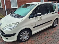 Beige Gebruikt 2007 Peugeot 1007 Hatchback | € 1.500 (Eerlijke prijs)