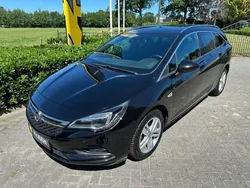 Zwart, metallic lak Gebruikt 2019 Opel Astra Edition Stationwagen | € 13.850 (Eerlijke prijs)