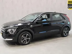 Zwart Gebruikt 2023 Kia Niro Comfort SUV | € 29.995 (Super prijs)