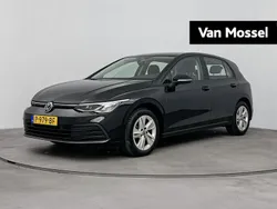 Zwart Gebruikt 2022 VW Golf VIII Life Hatchback | € 19.700 (Goede deal)