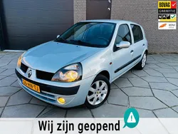 Grijs, metallic lak Gebruikt 2001 Renault Clio II Expression Hatchback | € 1.995