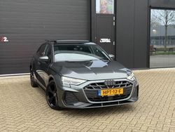 Grijs (metallic) Gebruikt 2024 Audi A3 Sportback e-tron S-Line Hatchback | € 39.750 (Iets duurder)
