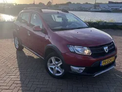 Rood Gebruikt 2013 Dacia Sandero Stepway Hatchback | € 4.250 (Eerlijke prijs)