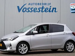 Grijs Gebruikt 2017 Toyota Yaris Hybrid Hatchback | € 15.950 (Eerlijke prijs)