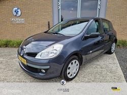 Grijs Gebruikt 2008 Renault Clio R.S. Dynamique Hatchback | € 2.800 (Eerlijke prijs)