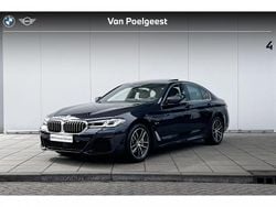 M carbonschwarz Gebruikt 2022 BMW 545e M Sport Sedan | € 57.900 (Iets duurder)