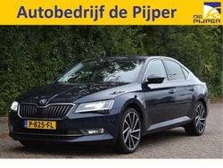 Blauw Gebruikt 2016 Skoda Superb Business Line Hatchback | € 12.450 (Eerlijke prijs)