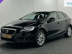 Zwart Gebruikt 2017 Volvo V40 CC Summum Stationwagen | € 13.000 (Eerlijke prijs)