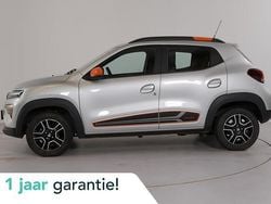 Grijs, metallic lak Gebruikt 2022 Dacia Spring Comfort Plus Hatchback | € 9.750 (Goede deal)