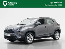 Grijs, metallic lak Gebruikt 2023 Toyota Yaris Cross Comfort SUV | € 25.450 (Goede deal)
